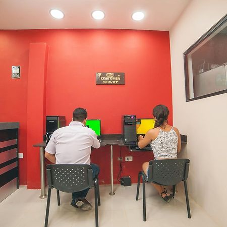 Hotel Luxor Pucallpa Exteriör bild